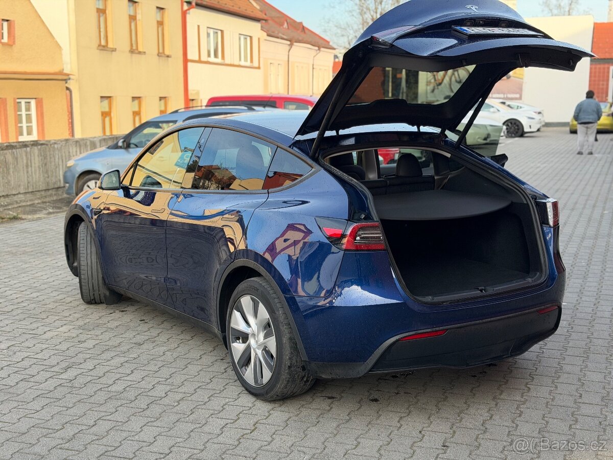 Tesla Model Y Long Range AWD – 2023 – Deep Blue Metallic - 3