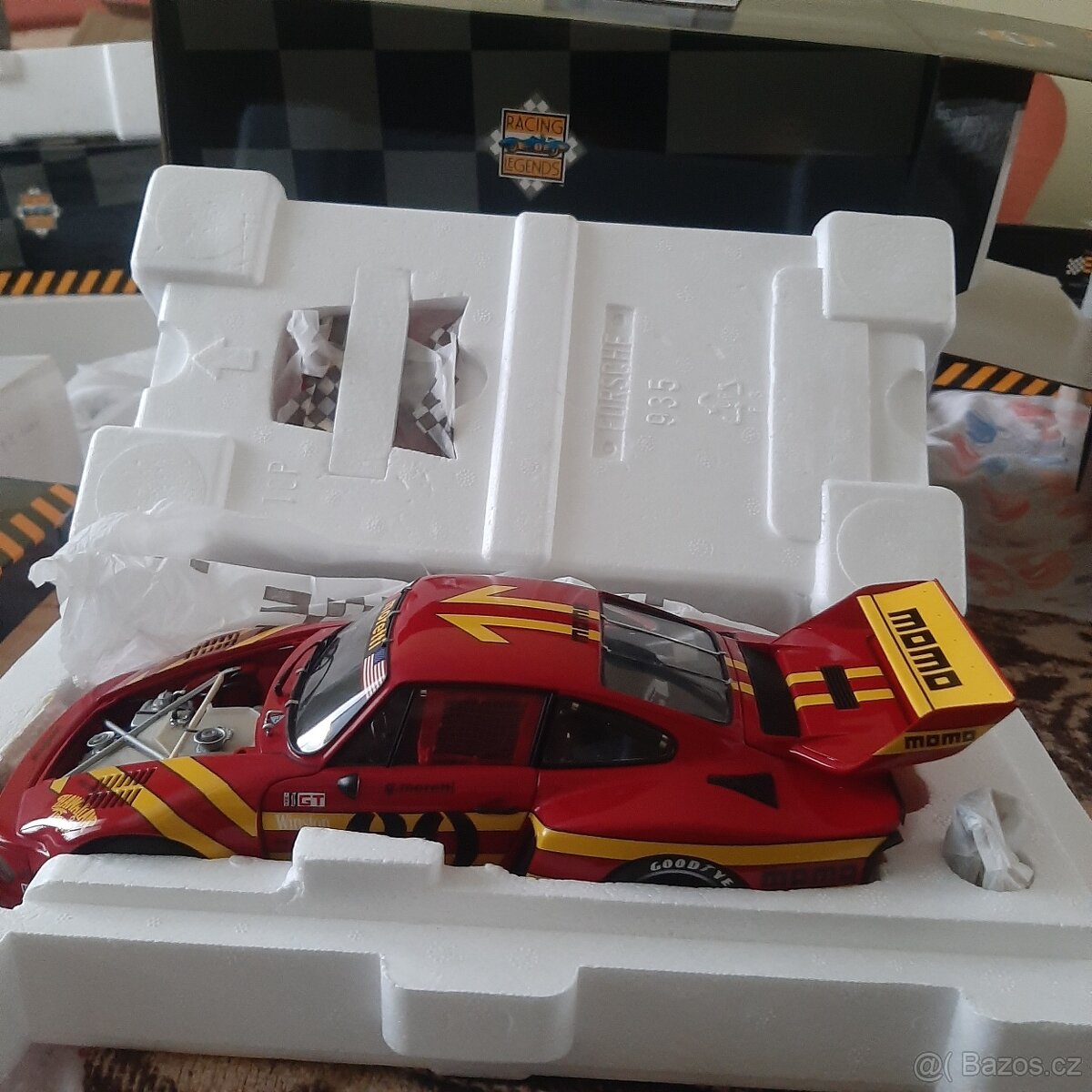 1:18 Exoto Porsche 934,935 - 3