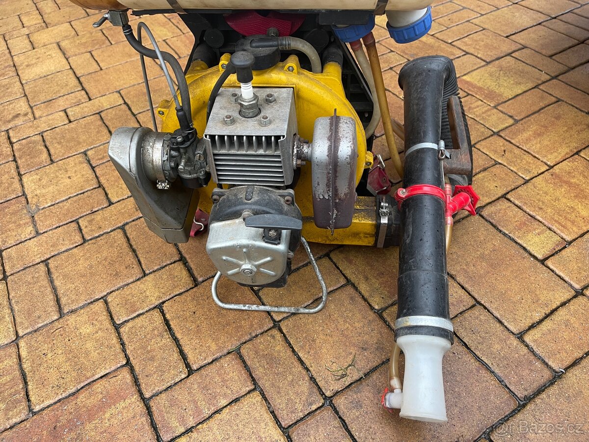 ZÁDOVÝ MOTOROVÝ POSTŘIKOVAČ - 3