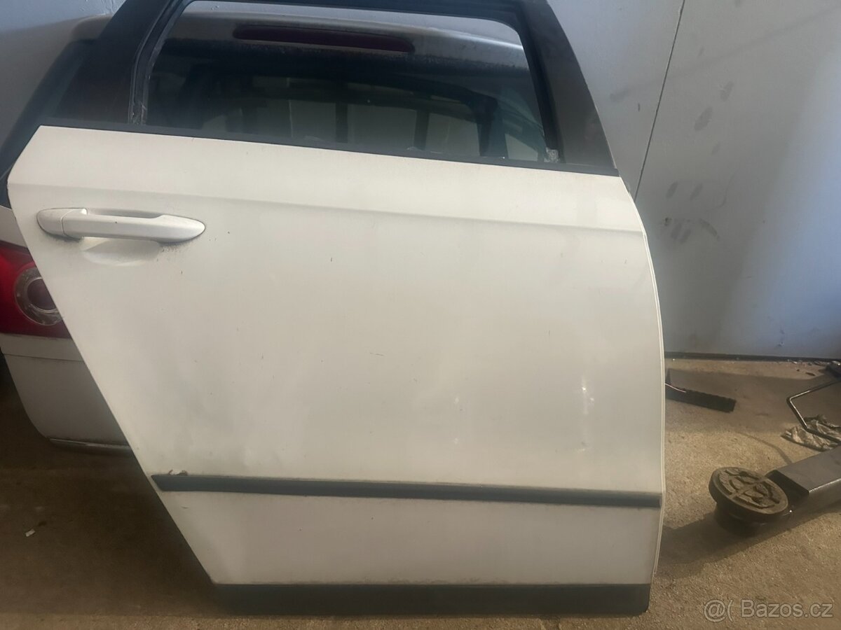 VW Passat B6 2006 dveře bílé - 3