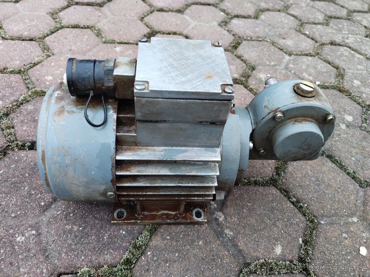 Elektro motor s převodovkou - 3