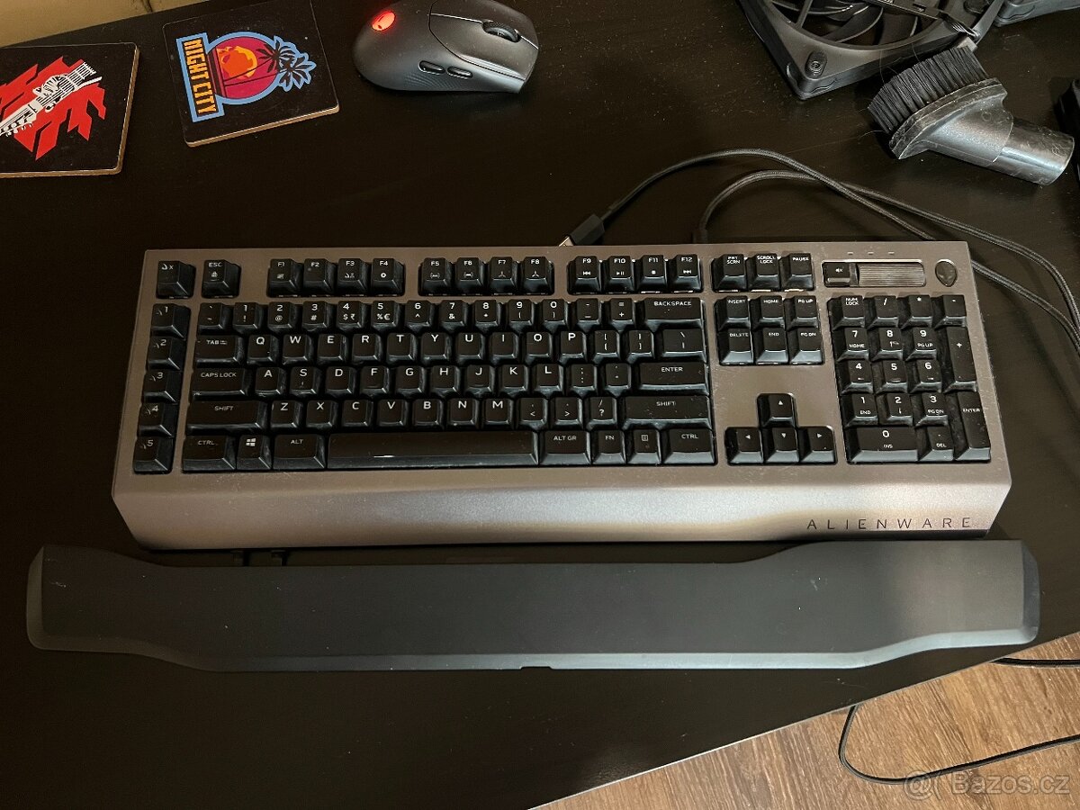 DELL Alienware Pro Gaming AW768 stříbrná US - 3