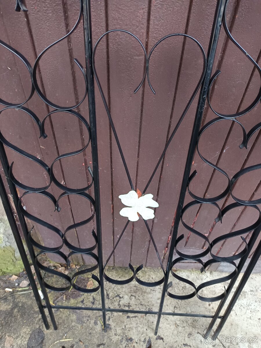 KOVANÁ STĚNA -VEŠAK SLEVA - 3