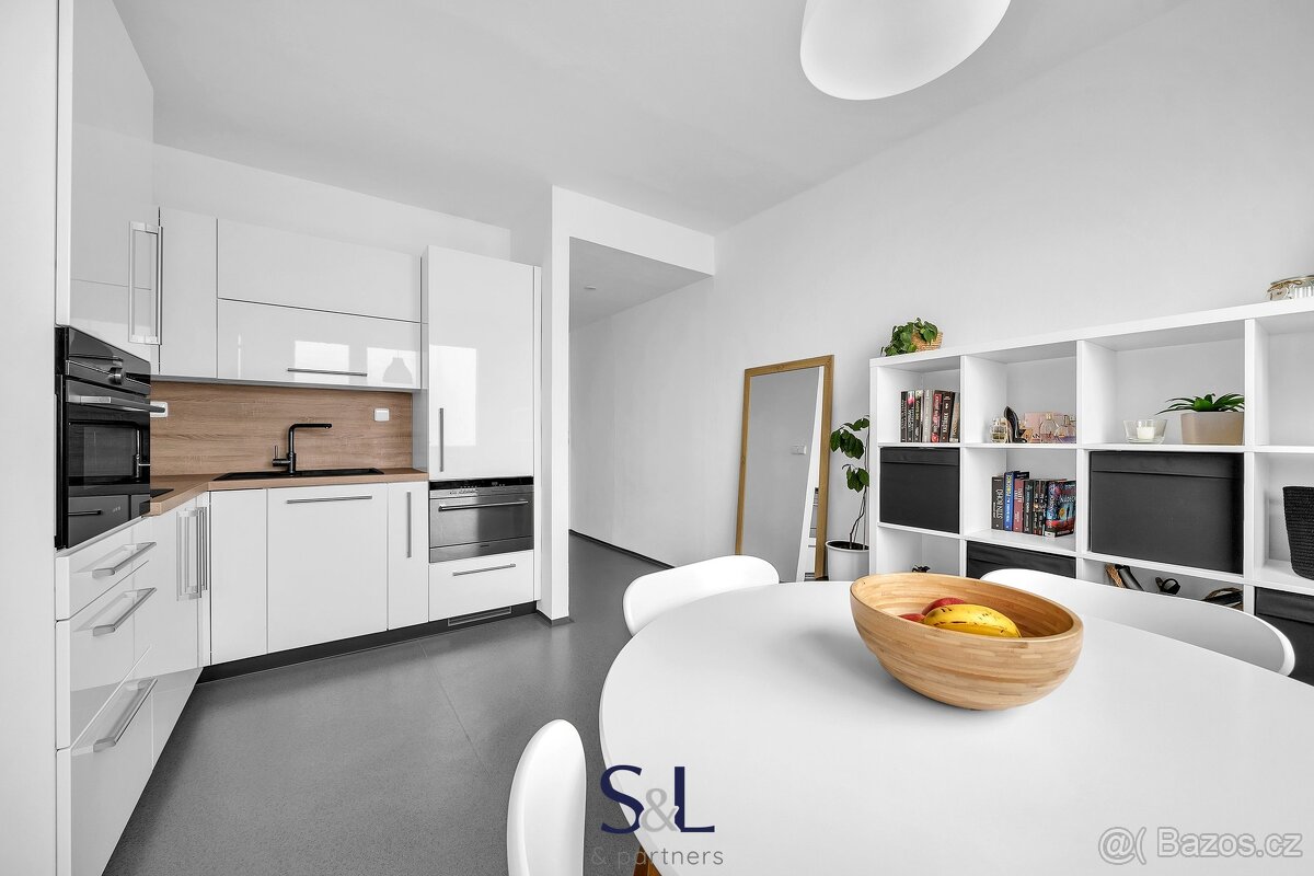 Nabízím Vám bytovou jednotku o dispozici 1+1 v Novém Boru, u - 3