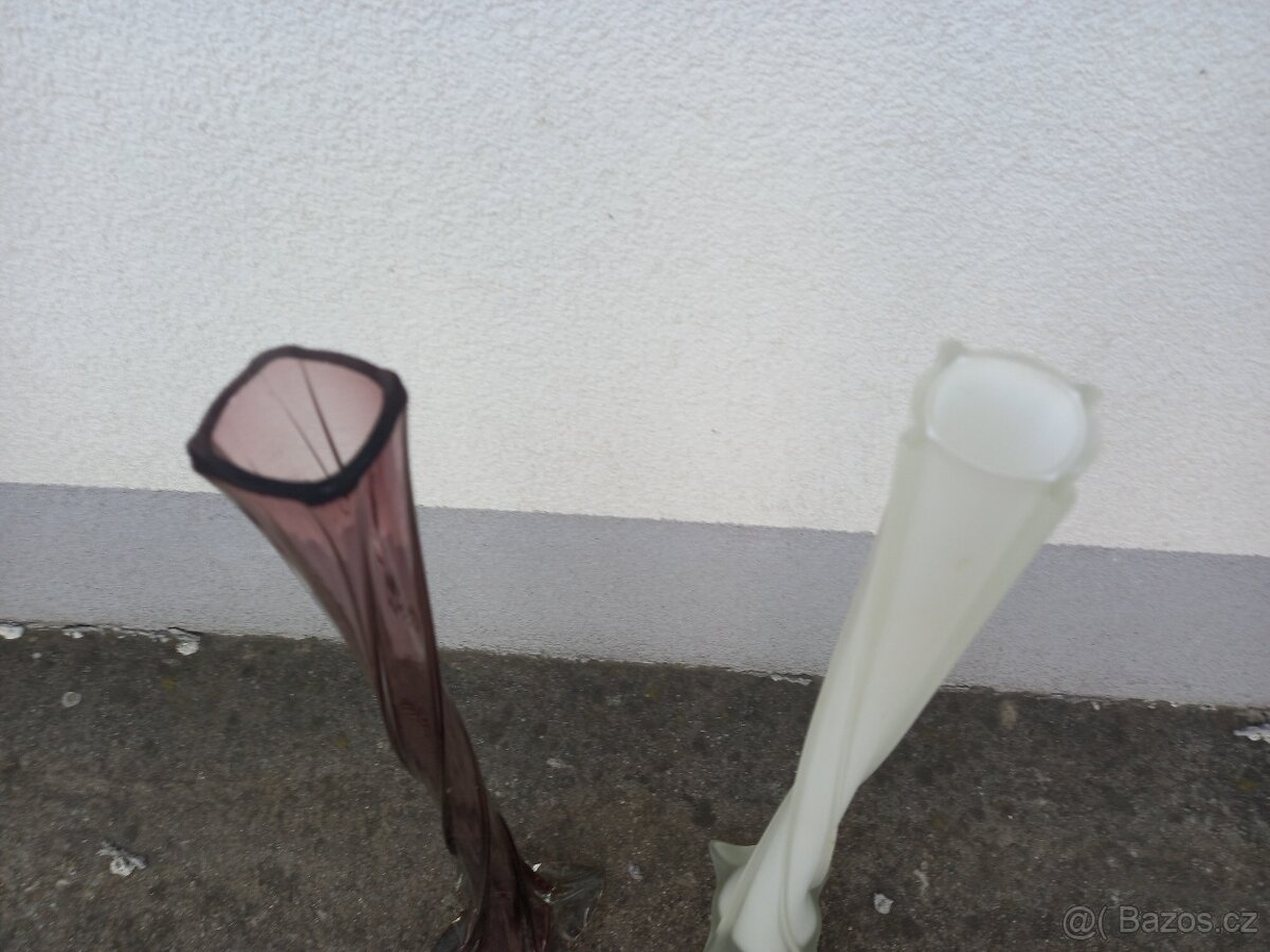 Dvě vázy hutní sklo - 3