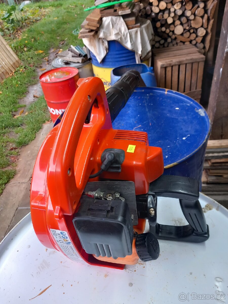 Fukar na listí a trávu HITACHI RB 85E. - 3