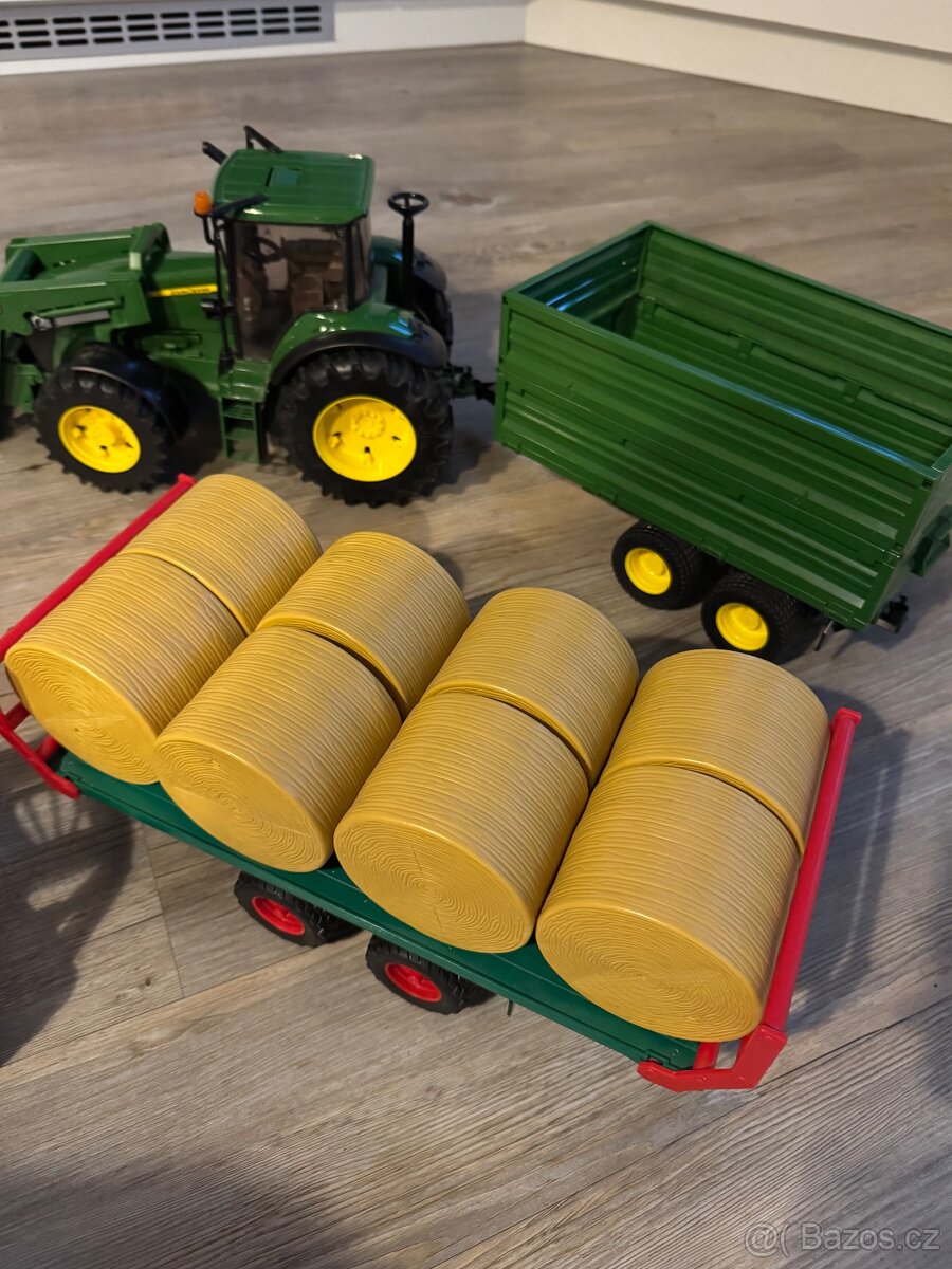 Bruder traktor John Deer s vlekem, vlek, vysokozdvižný vozík - 3