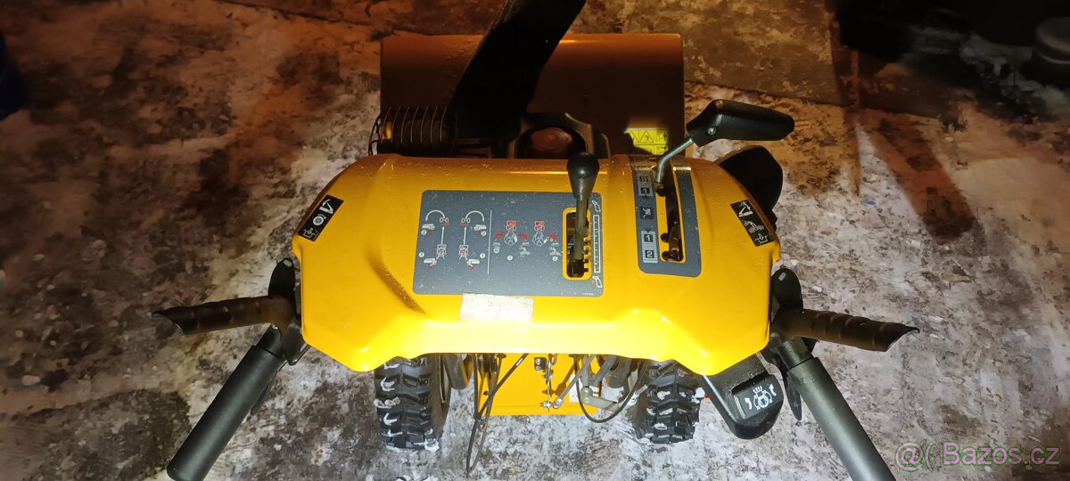 Prodám sněhová fréza stiga 250cc ,výkon 5.2kw,záběr 75cm. - 3