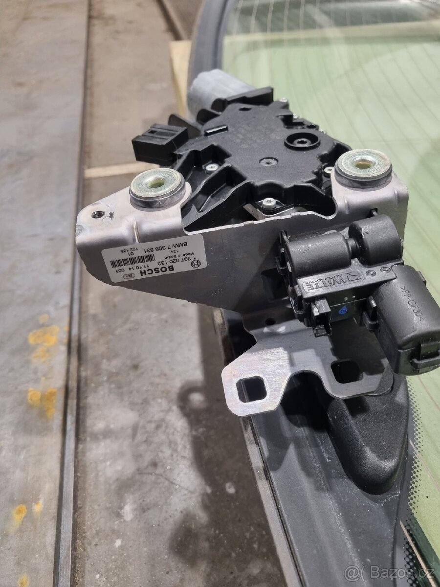 Zadní sklo, okno, víko BMW F11, zámek, ostřikovač - 3