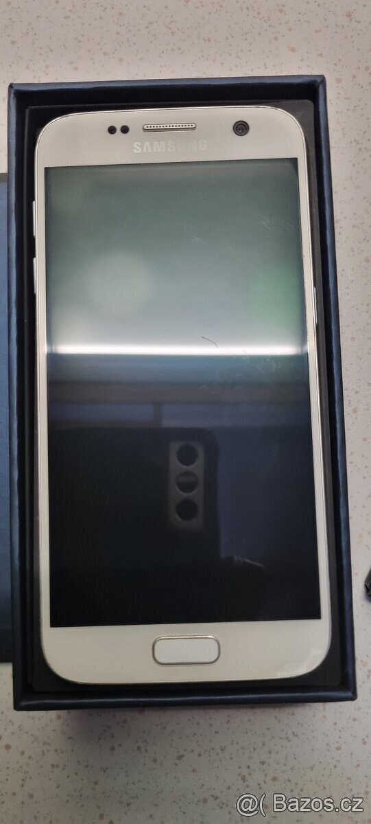 Prodám mobilní telefon Samsung Galaxy S7 v bílé barvě - 3