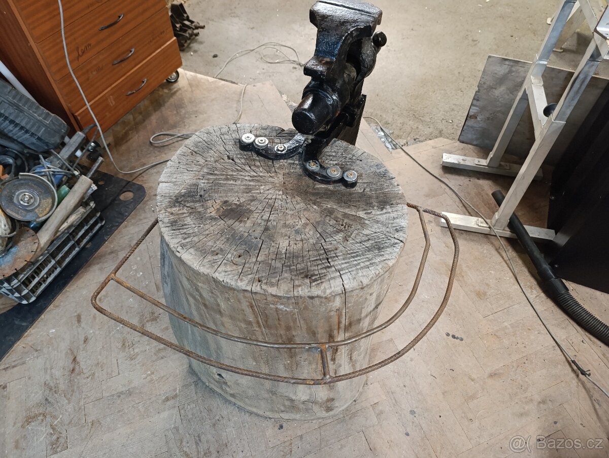 Kovářský svěrák a špalek - 3