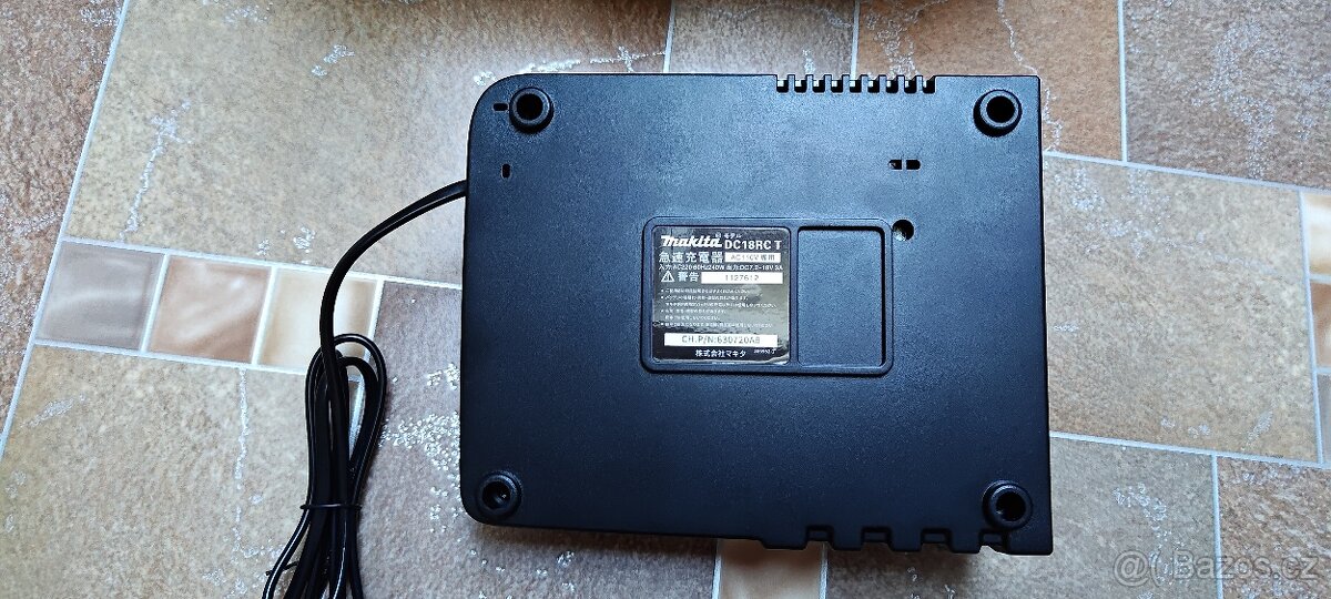 Nabíječka Makita DC18RCT - 3
