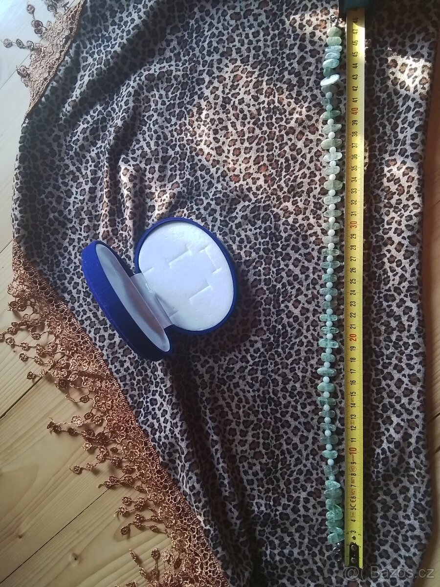 Nahrdelnik , zeleny kyanit a kristal - 3