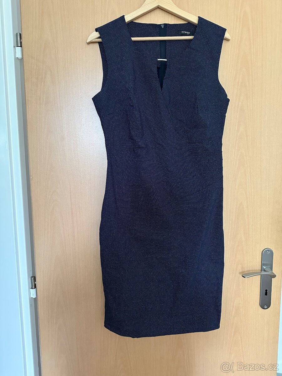 Pouzdrové šaty tmavě modré s puntíkami - 3