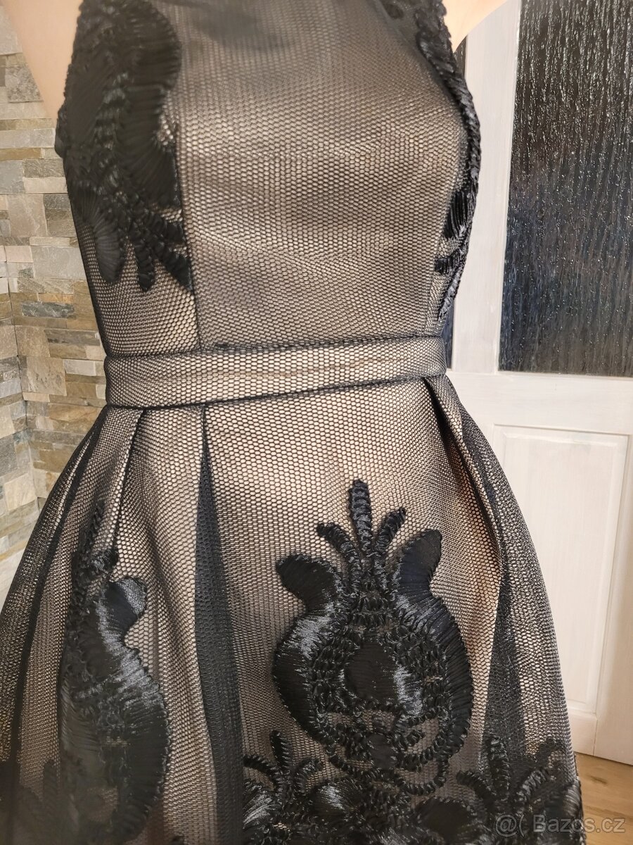 Černé šaty s vyšívanou síťovinou vel. 36 - 3