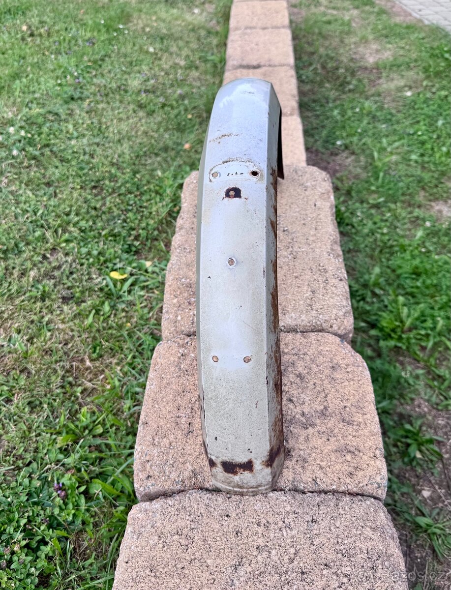 Jawa Babeta 207 - zadní blatník - 3