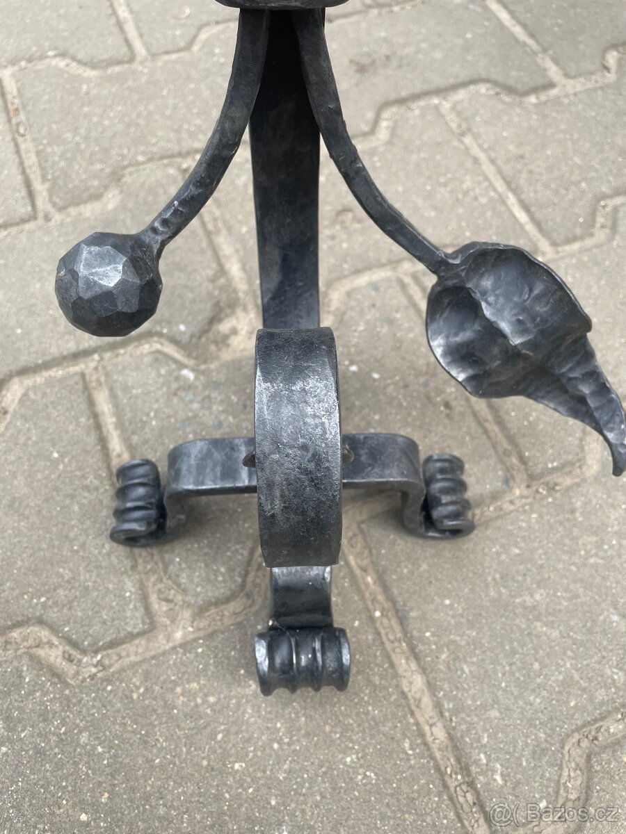 Stojan s ručním kováním - 3