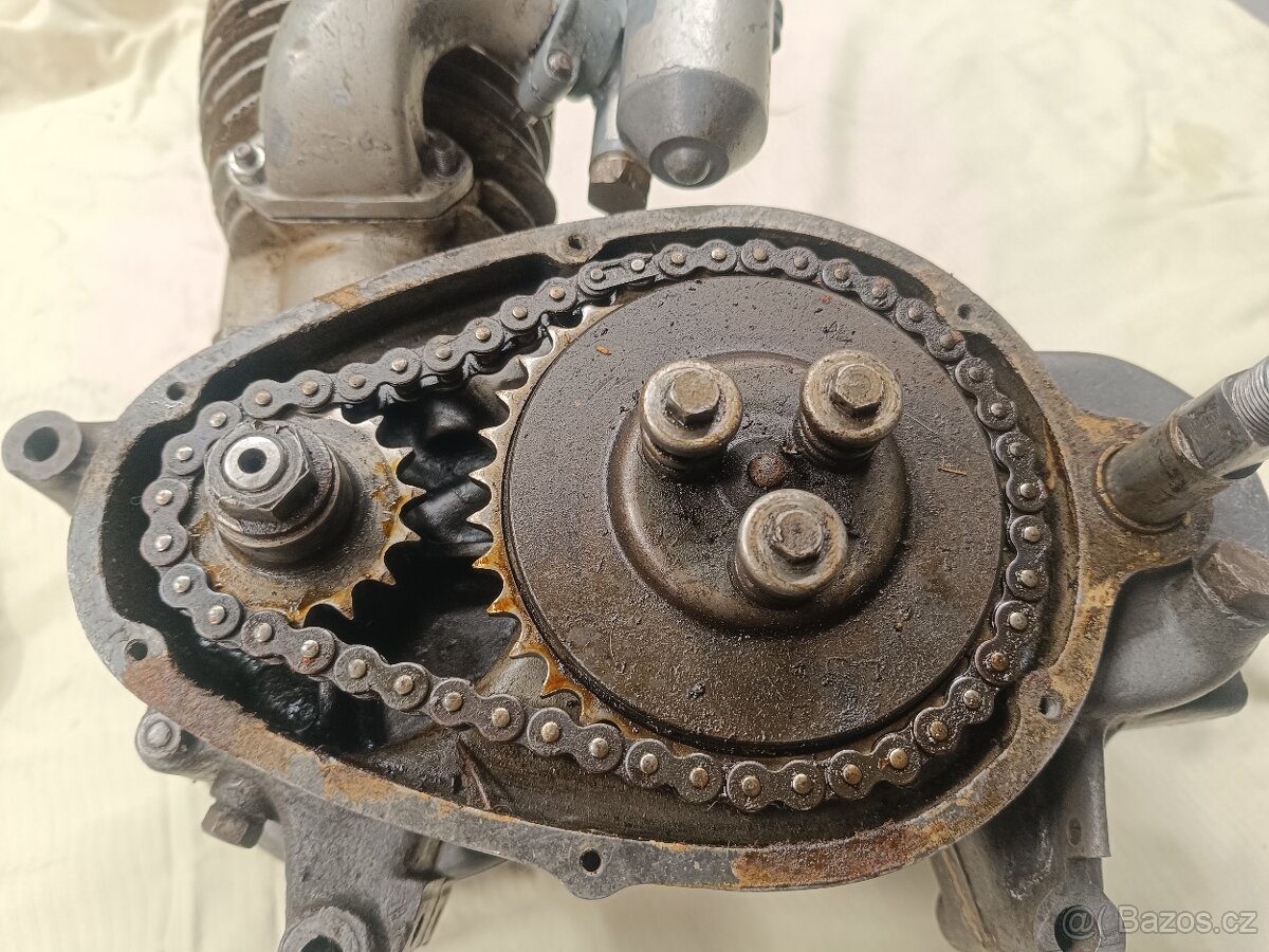 Jawa robot 100 motor prvomodel - 3