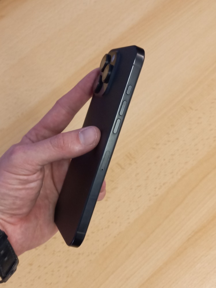 Apple iPhone 16 pro Max - 3