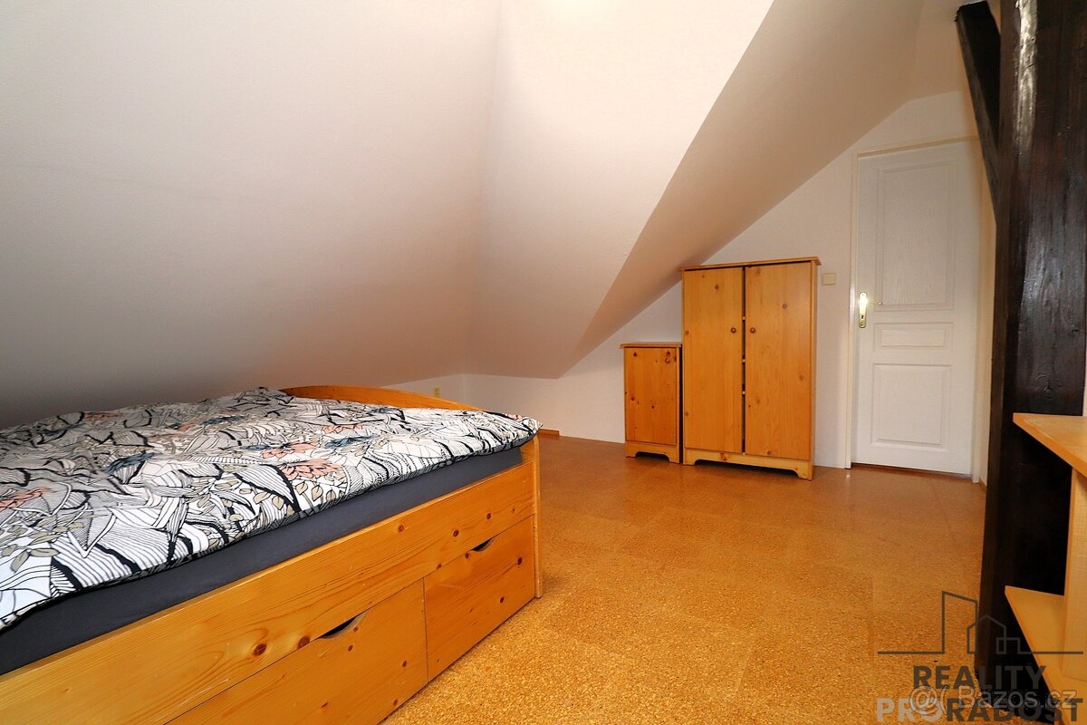 Pronájem unikátního podkrovní bytu 2+kk (77 m²), klimatizace - 3