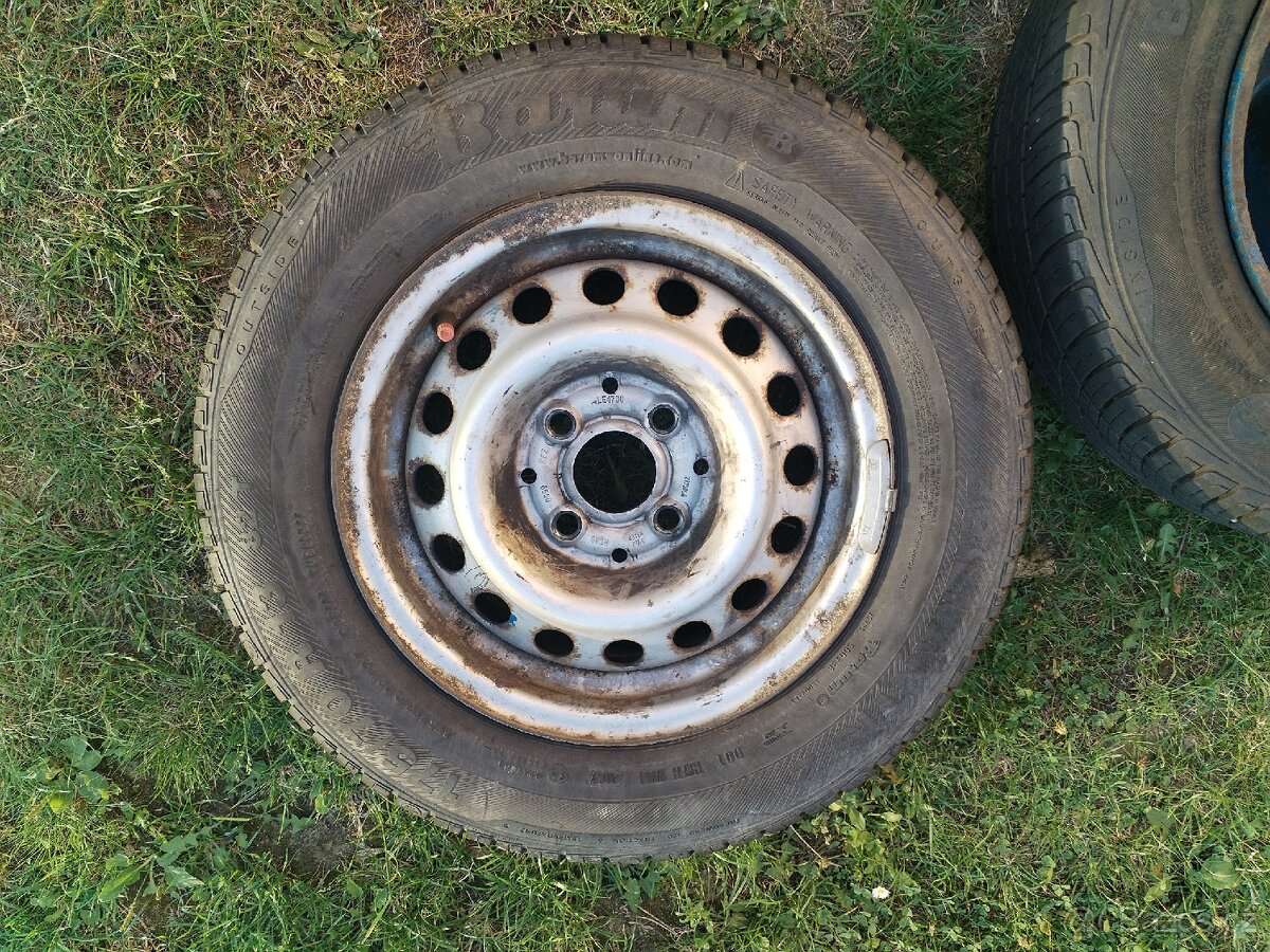 Prodám 2ks ocelových disků s letními pneu 175/70 R13 - 3