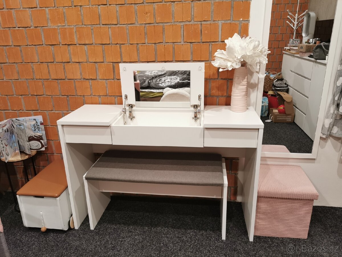 Psací nebo kosmetický stolek - 3