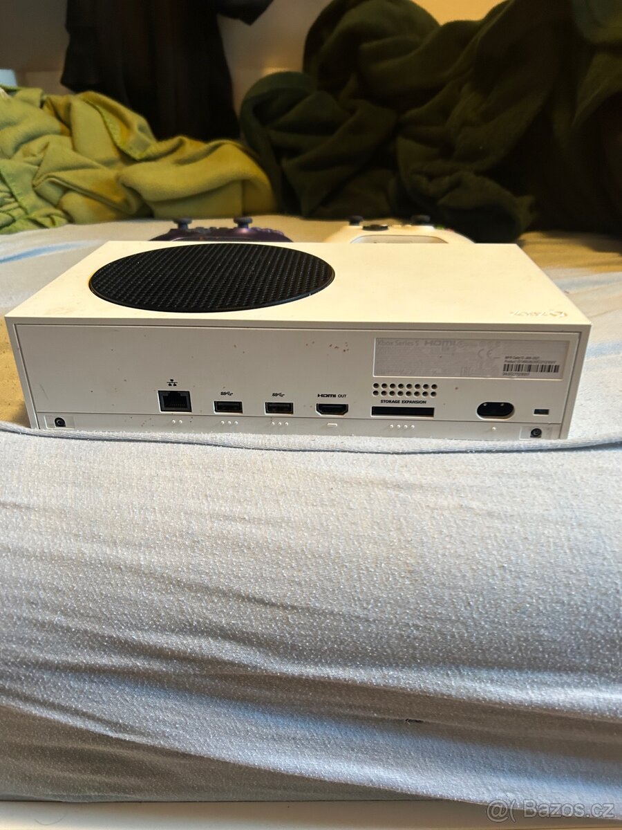 Prodám Xbox series S + dva ovladače - 3