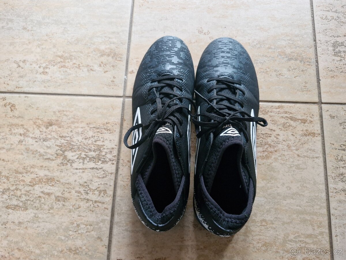 Chlapecké kopačky na umělý povrch UMBRO vel. 41 - 3