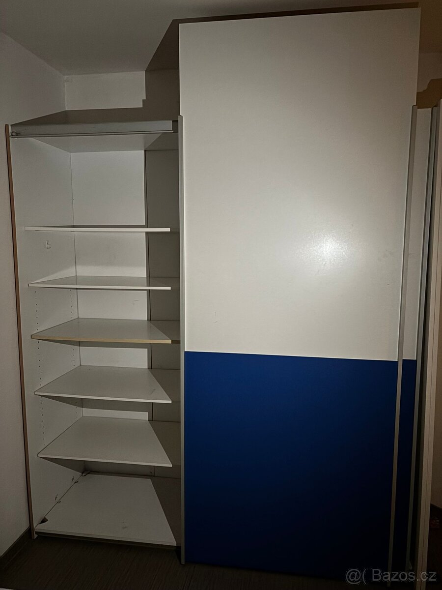 Skříň s posuvnými dveřmi - 3