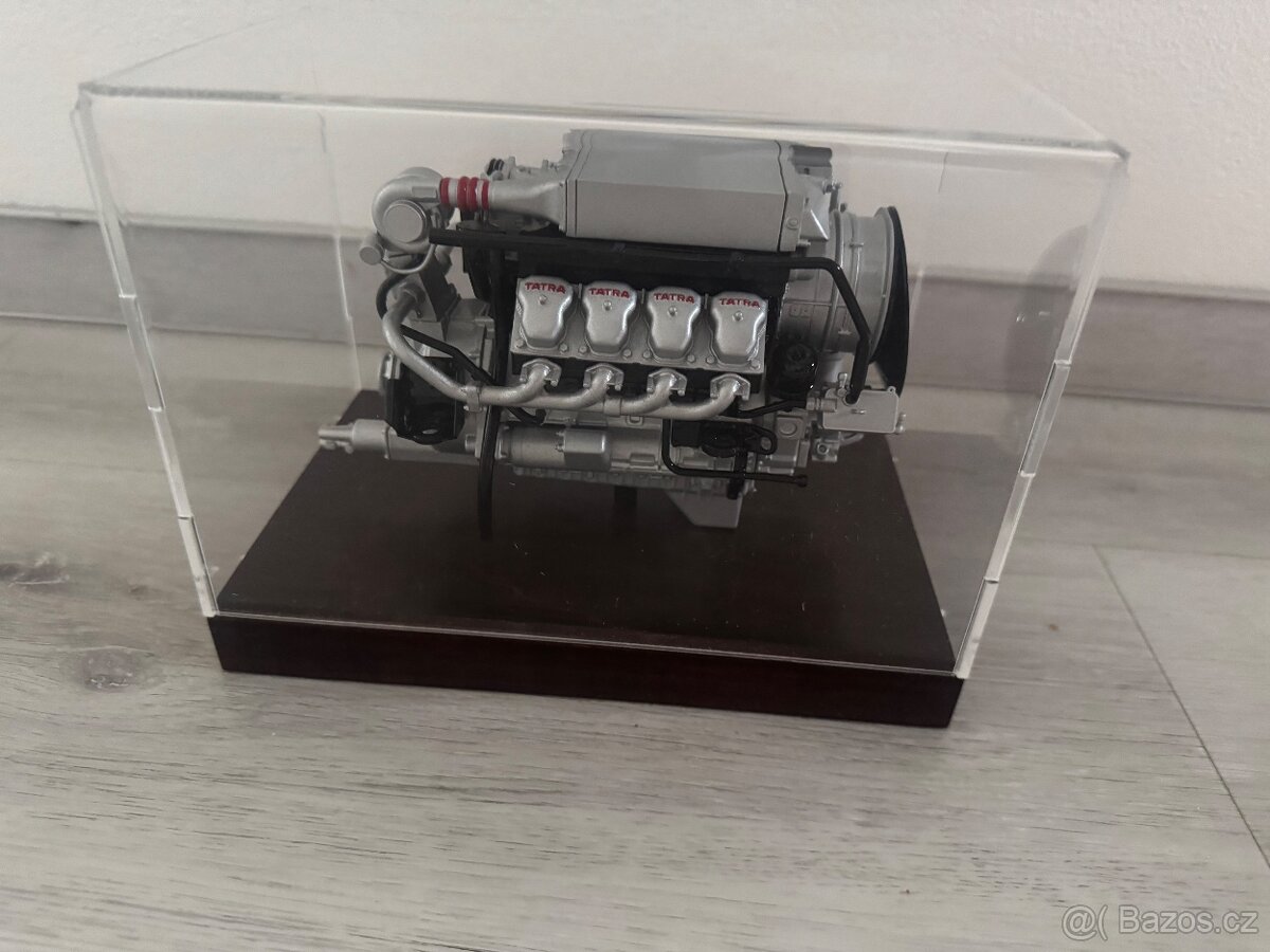 TATRA MOTOR V8 1:10 - 3