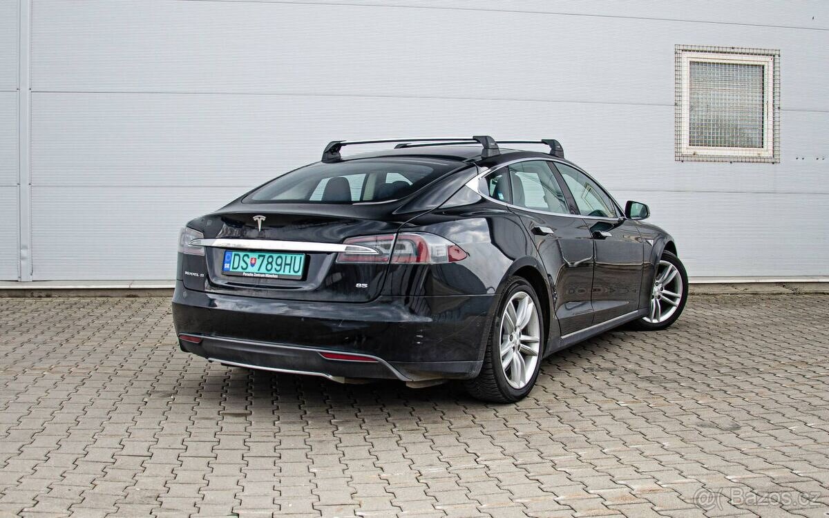 Tesla Model S 85 Free Supercharger - 3
