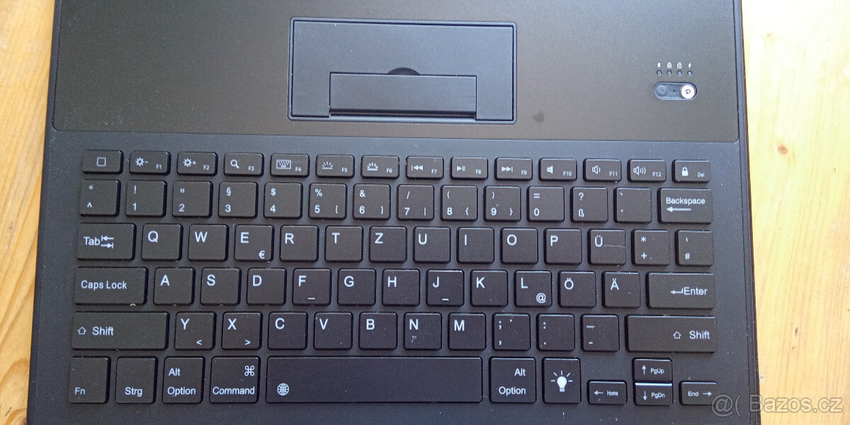 Pouzdro s BT klávesnicí - 3