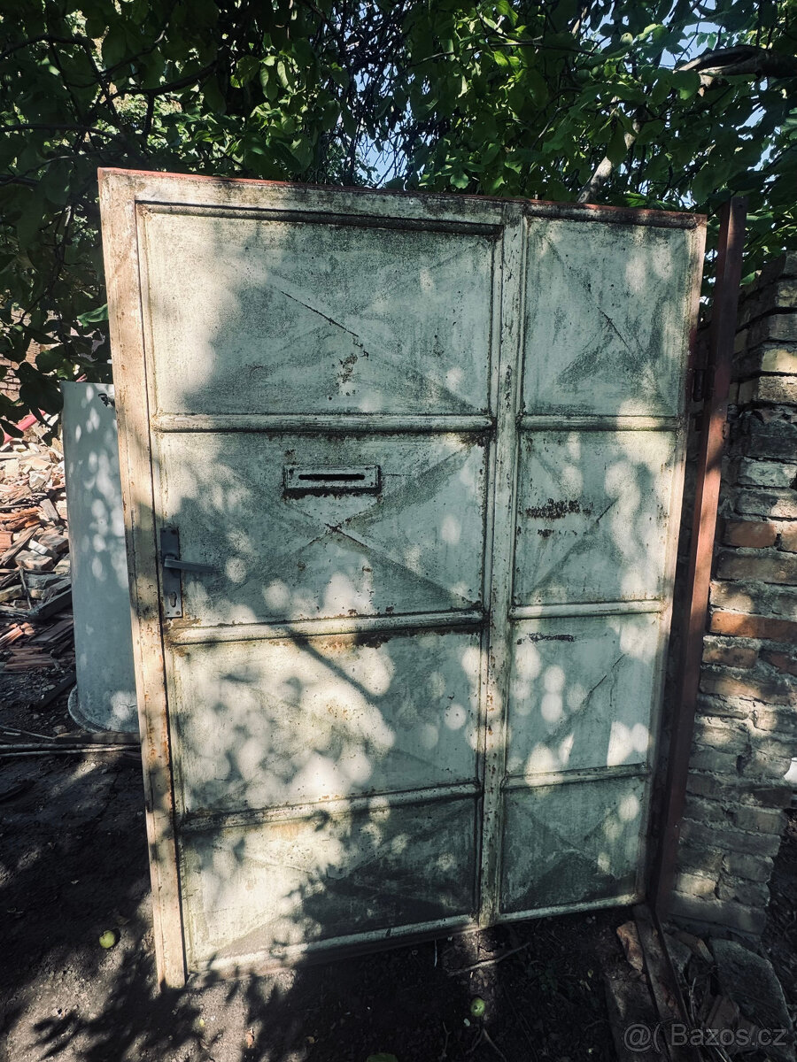 DVOUKŘÍDLÁ VRATA - 3