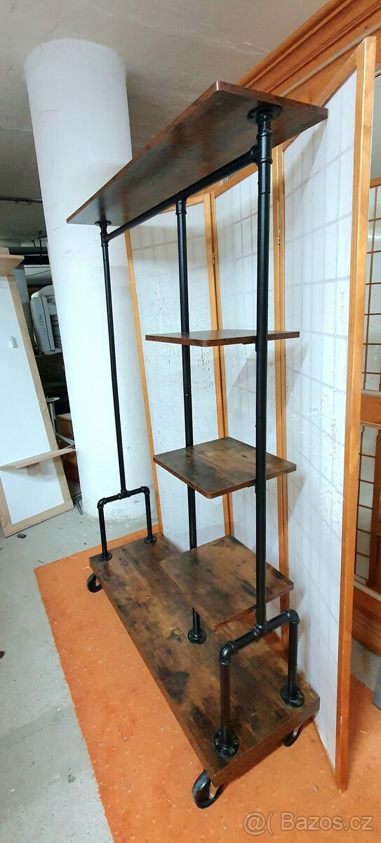 Pojízdný rustikální věšák - 3