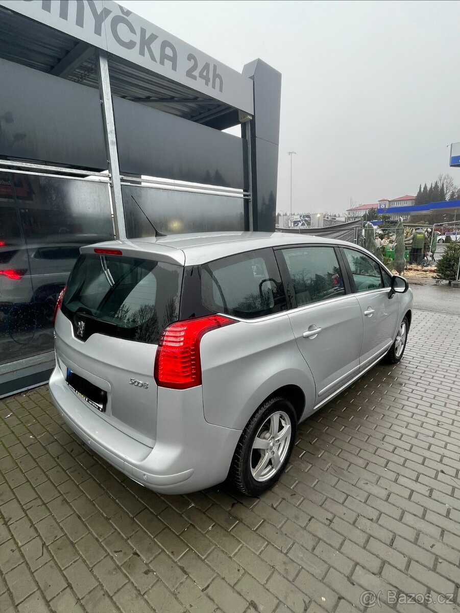 Peugeot 5008-7 míst - 3