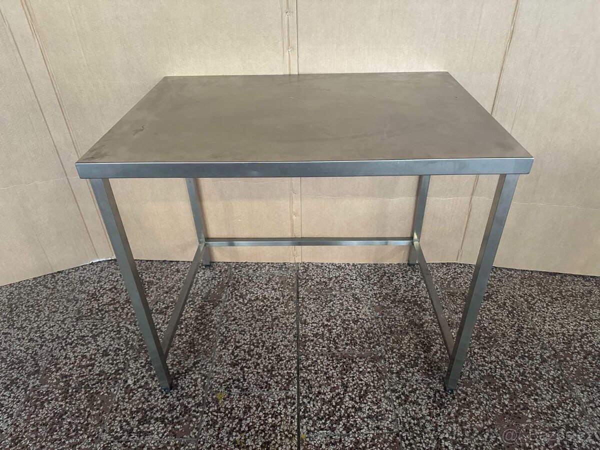 Nerezový stůl do prostoru - 3