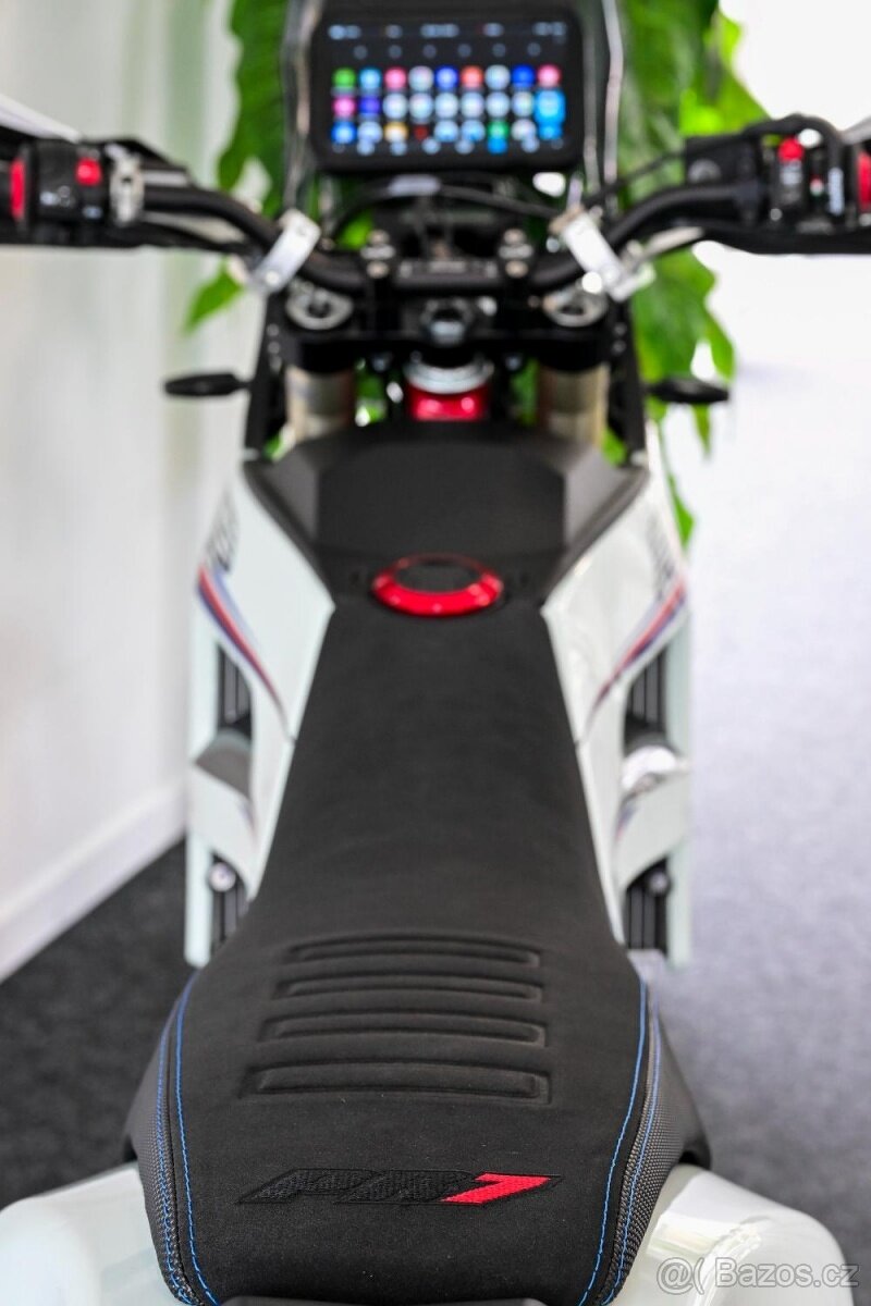 AJP PR7 650 Adventure 2025 - nový - 3