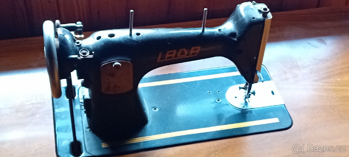 Starozitny šicí stroj Lada - 3