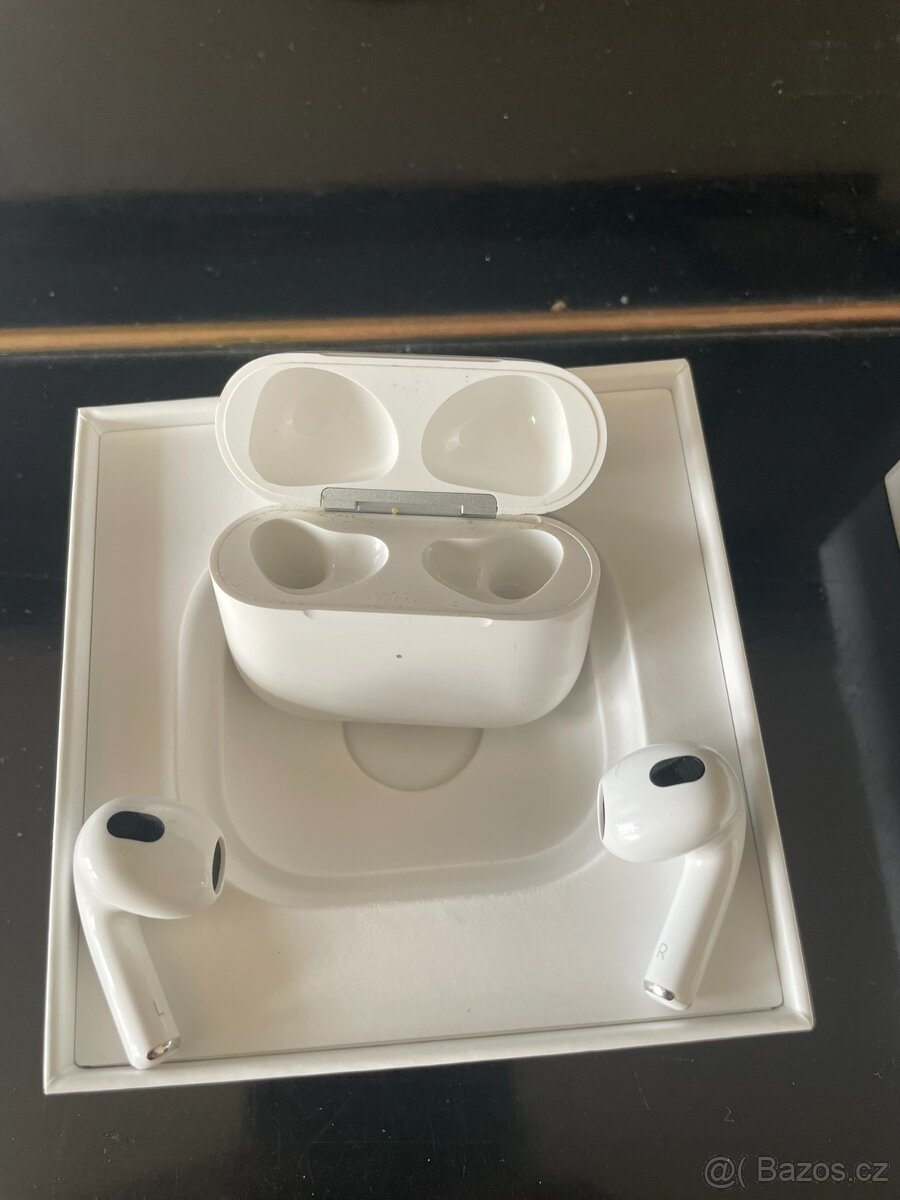 Apple AirPods 3.generace (levé nehraje) - 3