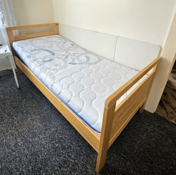 elektrická polohovací dřevěná postel s matrací - 3