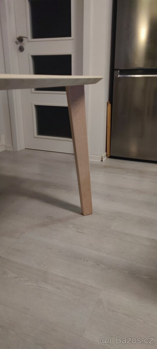 Jídelní stůl masiv - 3