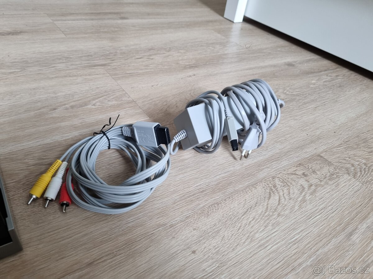 Konzole Nintendo Wii s kabely - 3