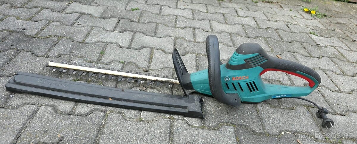 NŮŽKY NA ŽIVÝ PLOT - 3