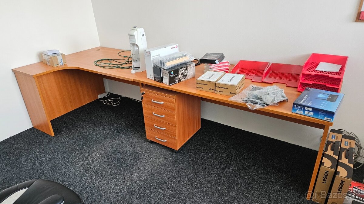 Soubor kancelářského nábytku - 3