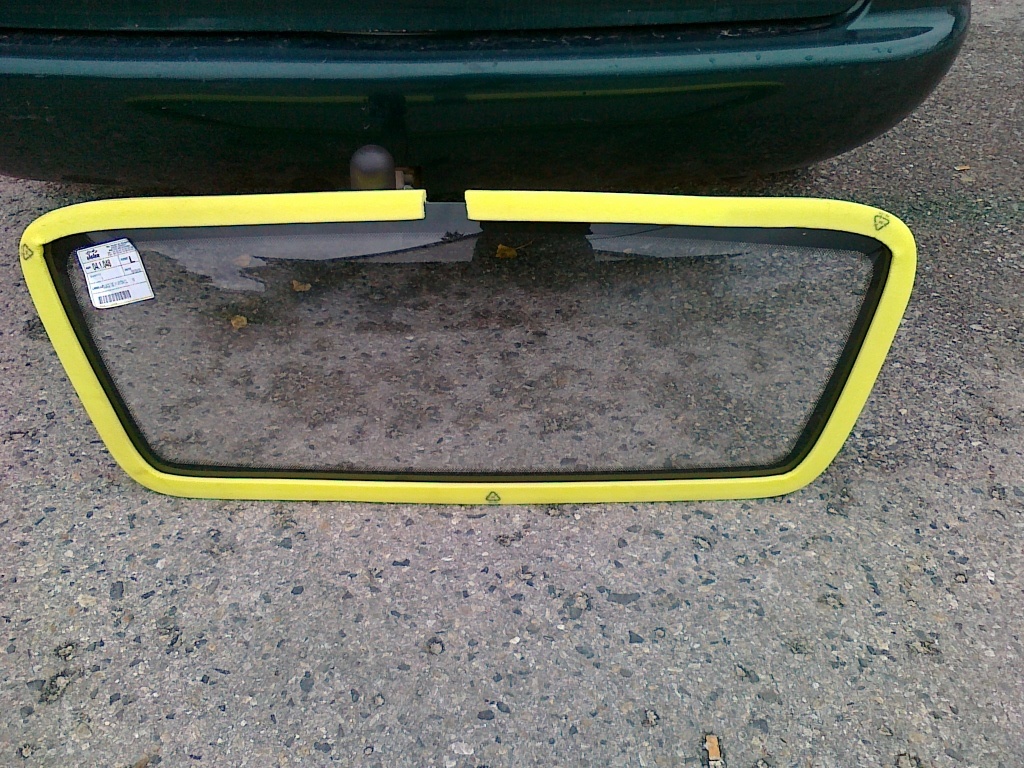 Sklo do kufru na mopedauto Ligier - 3