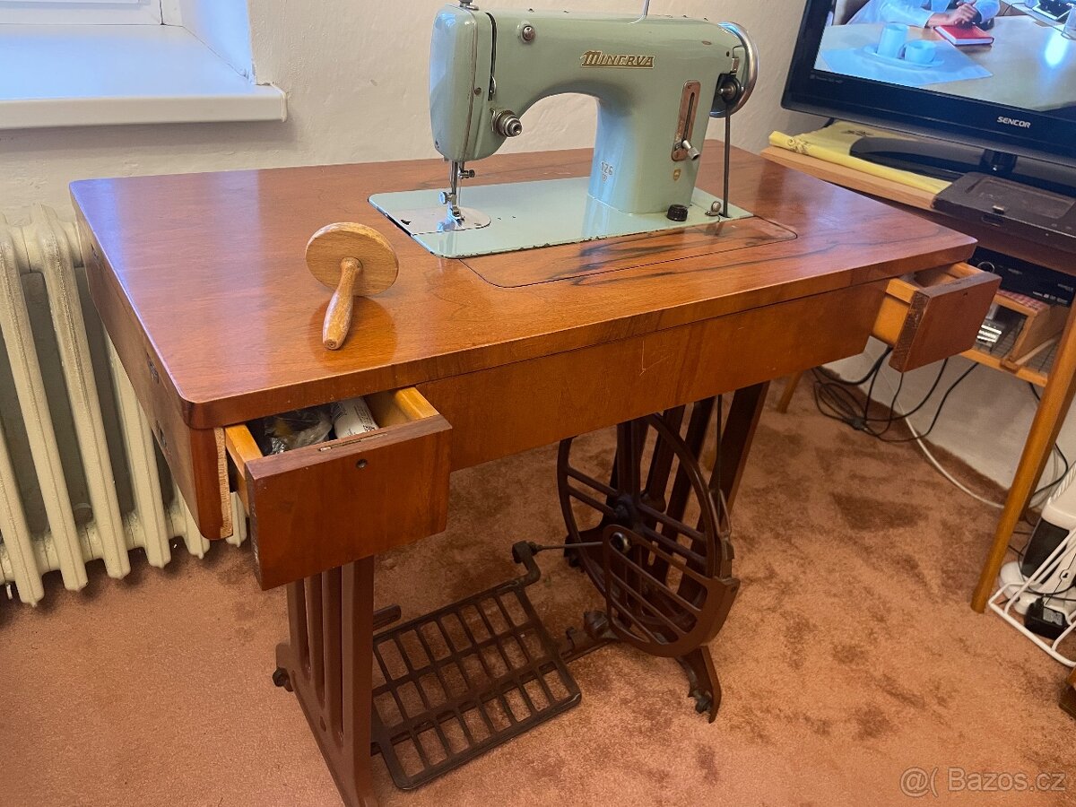 Starožitný šicí stroj Minerva - 3