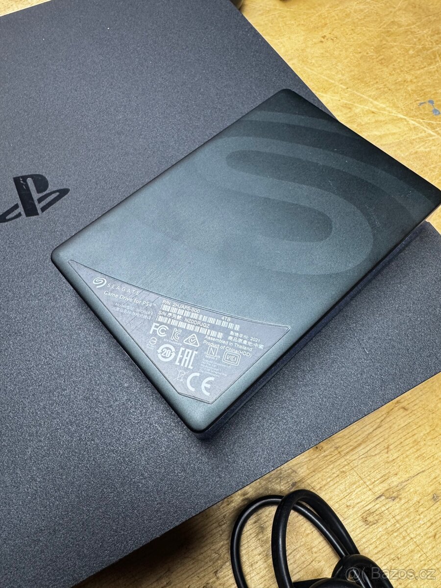 Playstation 4 slim - 3