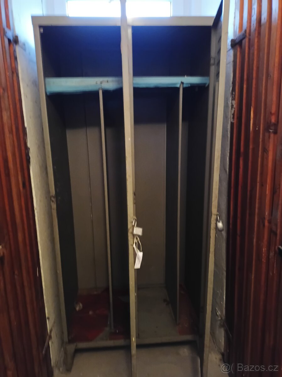 Plechová dvojitá šatní skříň - 3