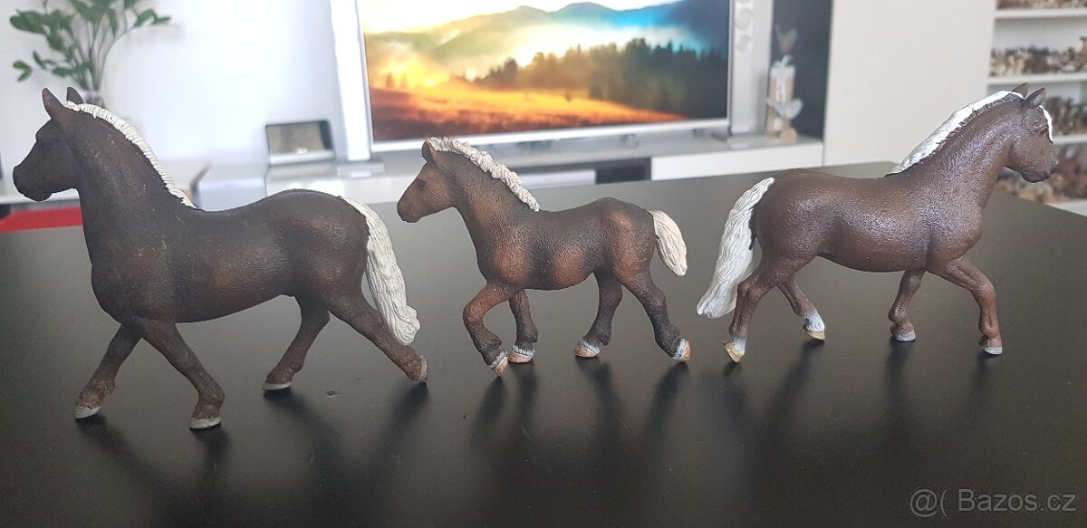 Schleich koně schwarzwaldský kůň, holštýnský kůň - 3
