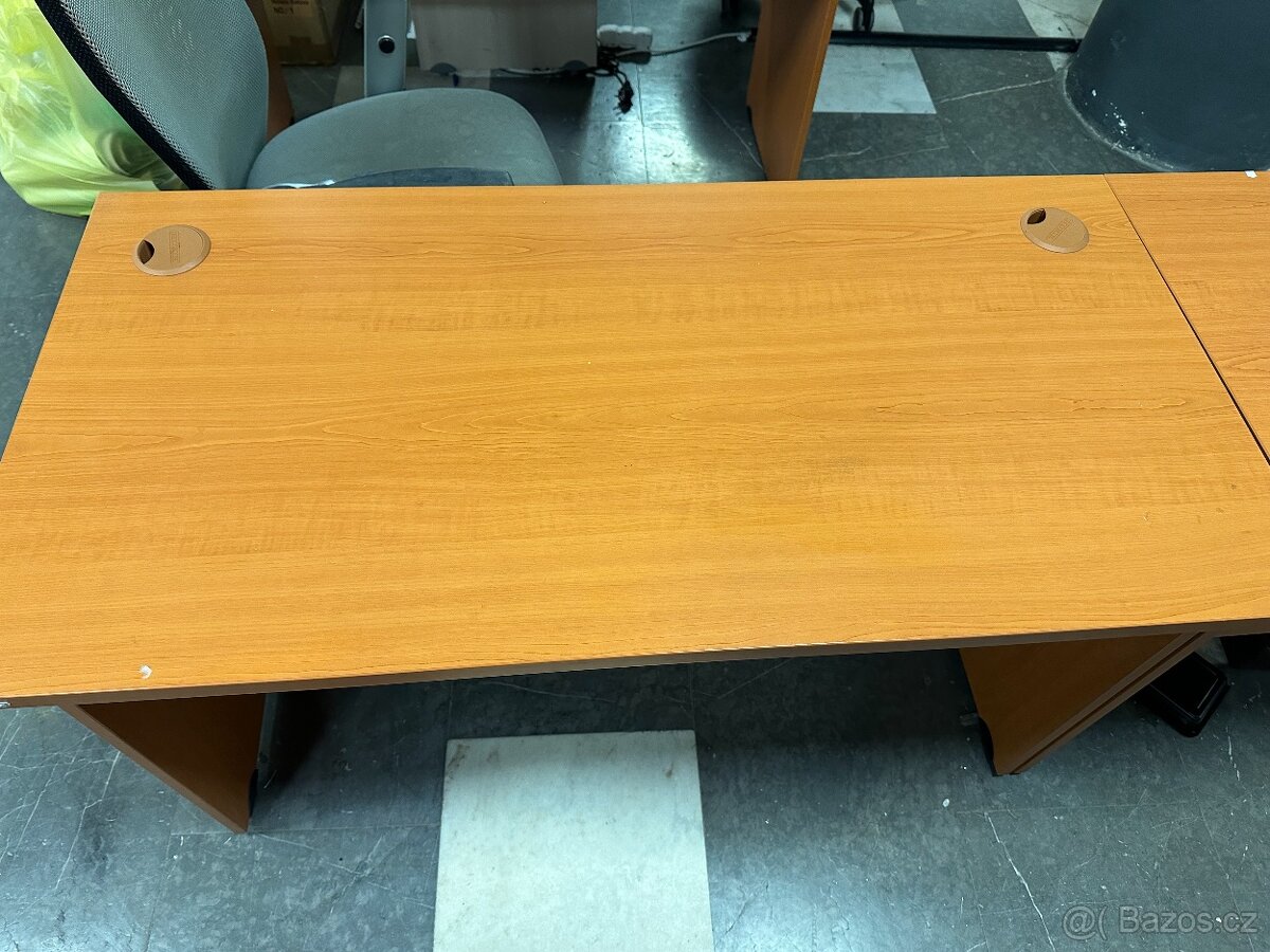 Pracovní stůl 120×60 - 2 000 Kč za 3 ks, 2 500 Kč za 4 ks, 4 - 3